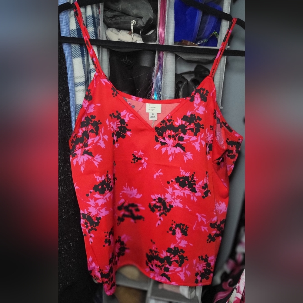 A New Day ● Red Floral Camisole V-Neck ●  Adjustable Spaghetti Straps ● BNWOT
